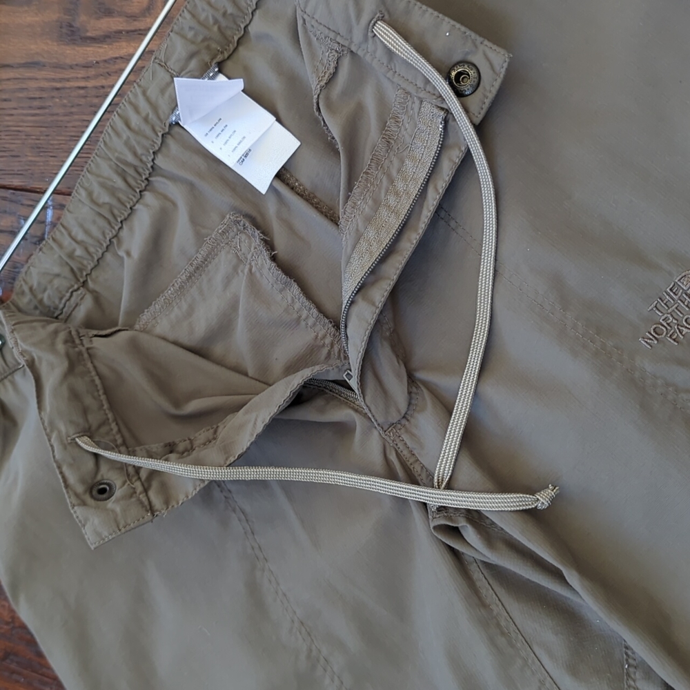 THE NORTH FACE I Lightweight Nylon Active Hiking Outdoor Capri Cargo Pants, 10 - Picture 11 of 13